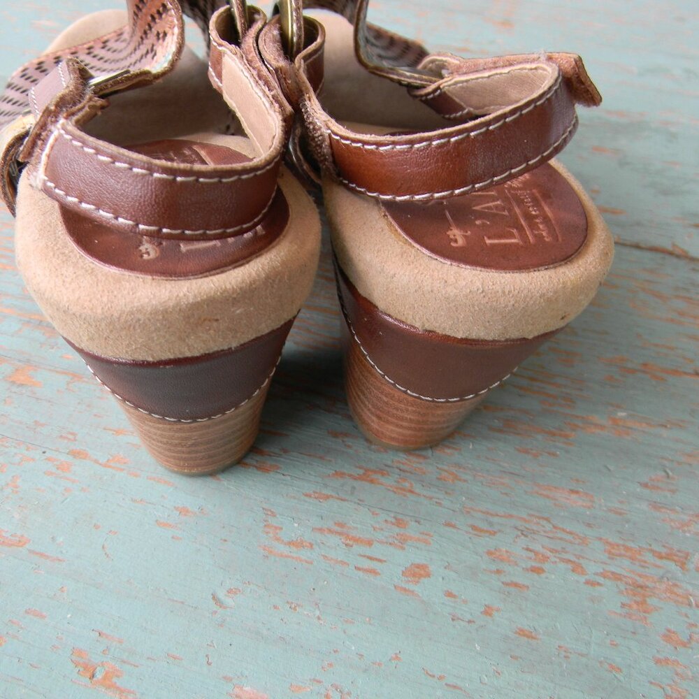 L'Artiste by Spring Step  ARTISAN BOHO PERFORATED FLORAL DETAIL LEATHER HEELS 38 - Picture 2 of 7